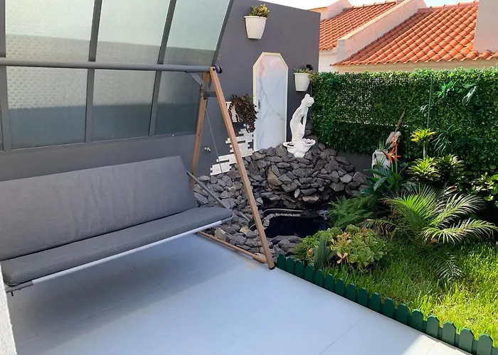 Helena Pearl Caniço