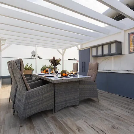 Helena Pearl Canico (Madeira)