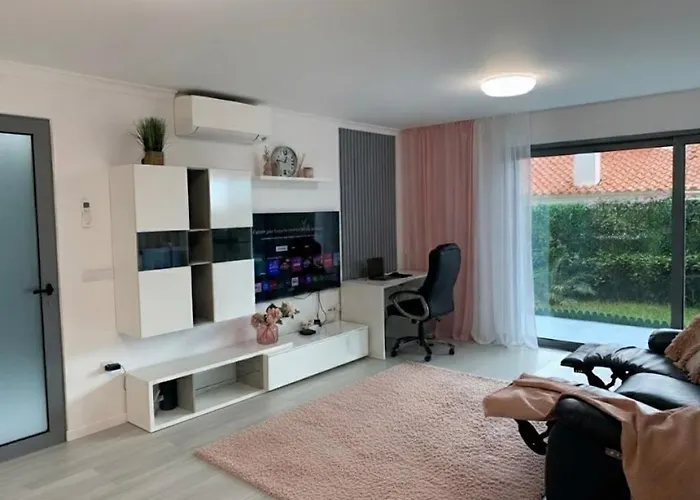 Helena Pearl Caniço