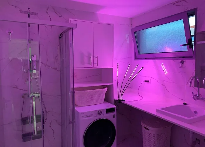 Helena Pearl Caniço